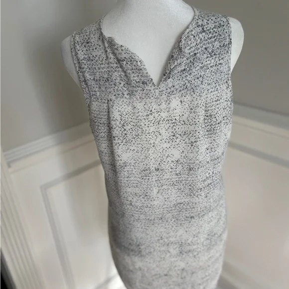 Violet & Claire Speckled Gray and White pattern sleeveless flowy Top - Picture 11 of 12